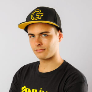 Črna kapa GERMA s šiltom in rumenim logotipom, 100 % bombaž, nastavljiva velikost